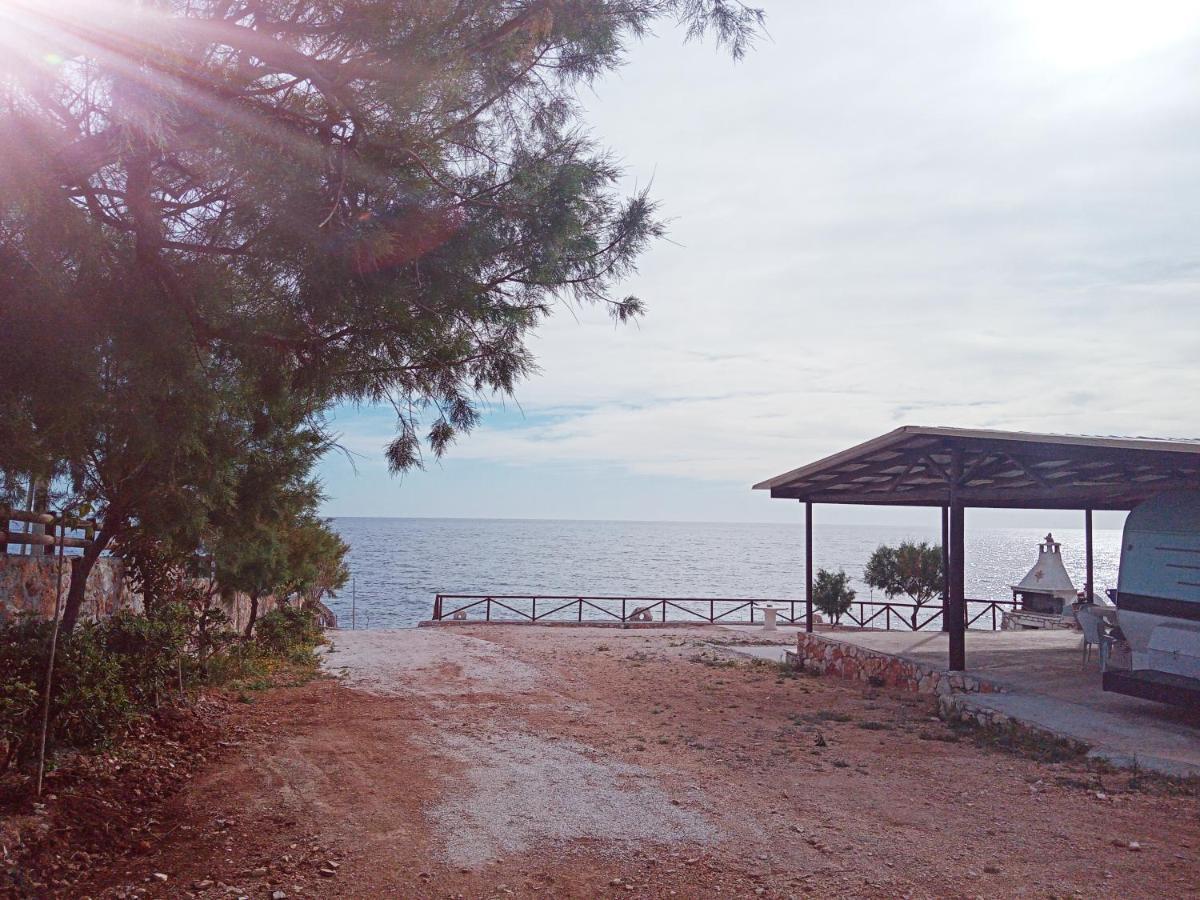 Caravan Fishing Spot Porto Roxa Agios Leon Exterior foto