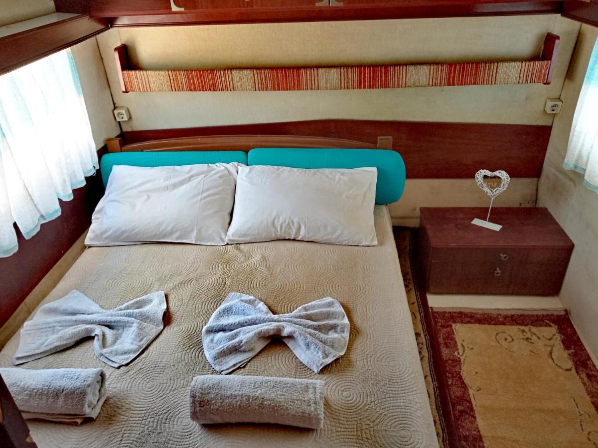Caravan Fishing Spot Porto Roxa Agios Leon Exterior foto